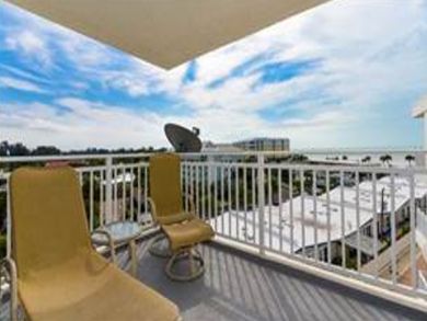 Modern Beachside Vacation Condo 2 Bedooms for Rent Week
